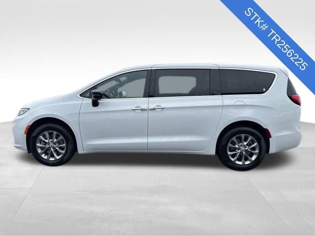 New 2026 Chrysler Pacifica Select AWD/4WD image 4