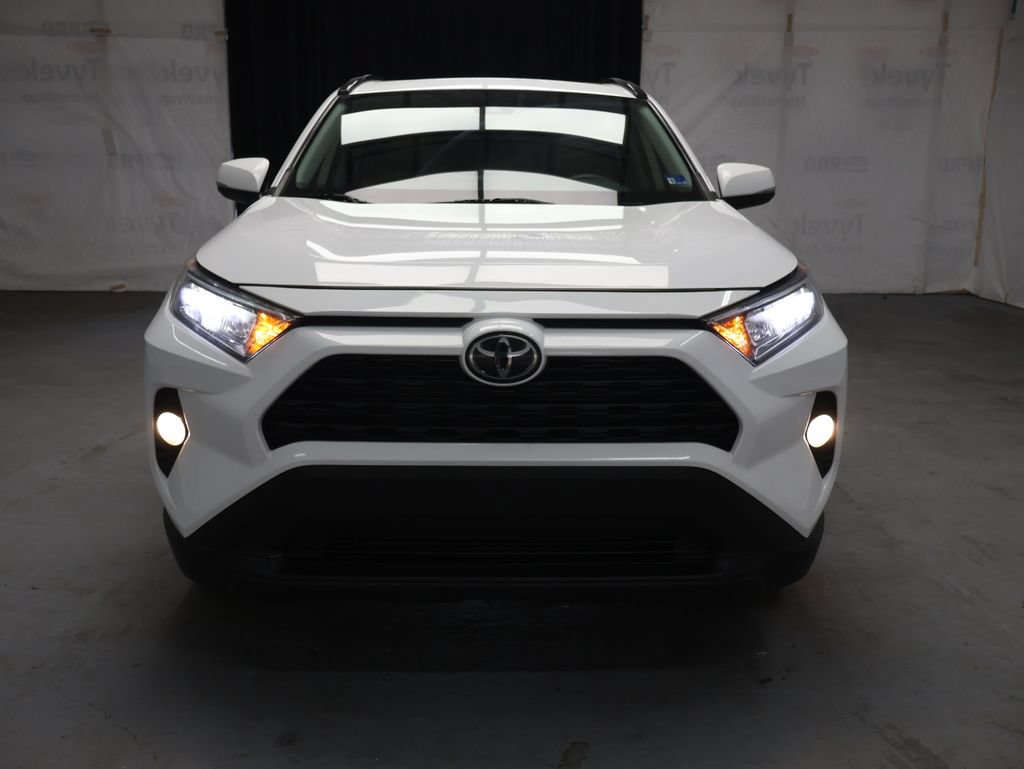 Used 2021 Toyota RAV4 XLE w/ Convenience Package FWD image 2