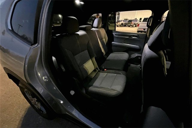 Used 2025 GMC Acadia Elevation image 25