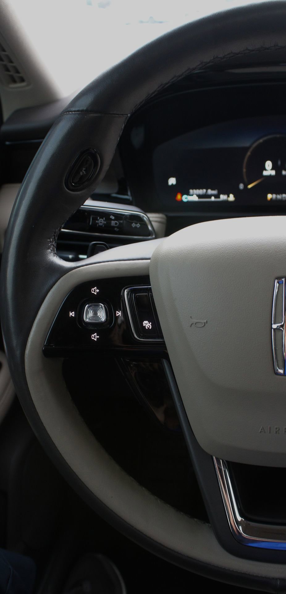 Used 2021 Lincoln Corsair Reserve w/ Equipment Group 201A image 23