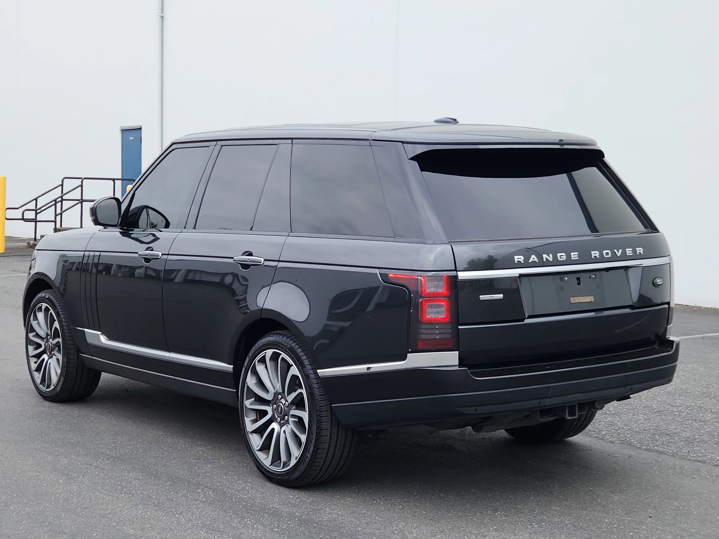 Used 2014 Land Rover Range Rover Autobiography AWD/4WD image 3