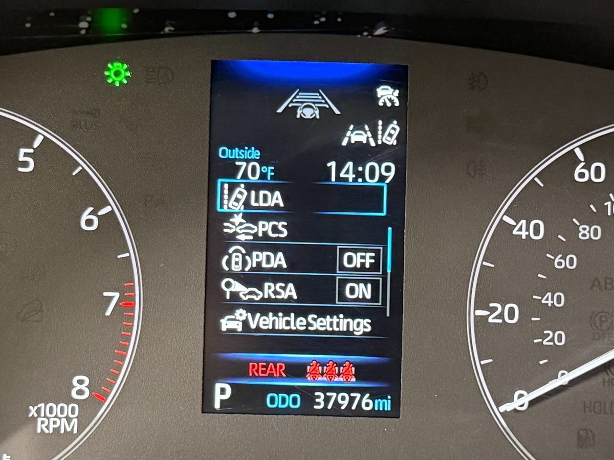 Used 2025 Toyota Corolla LE FWD image 18