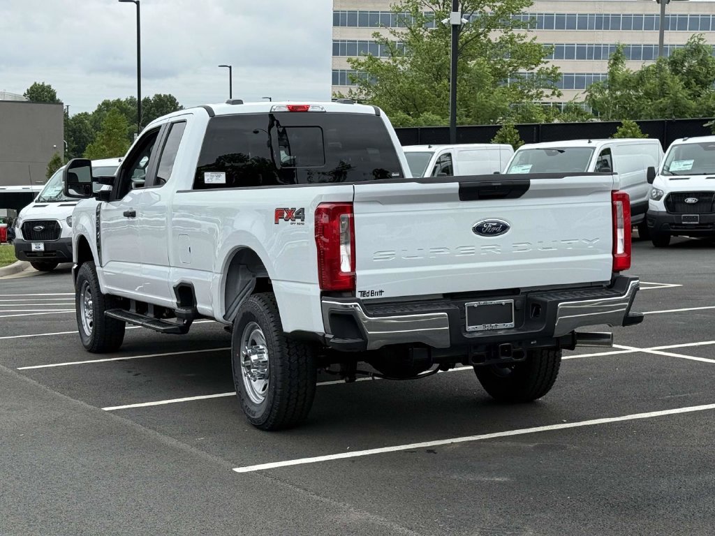 New 2026 Ford F350 XL w/ FX4 Off-Road Package AWD/4WD image 4