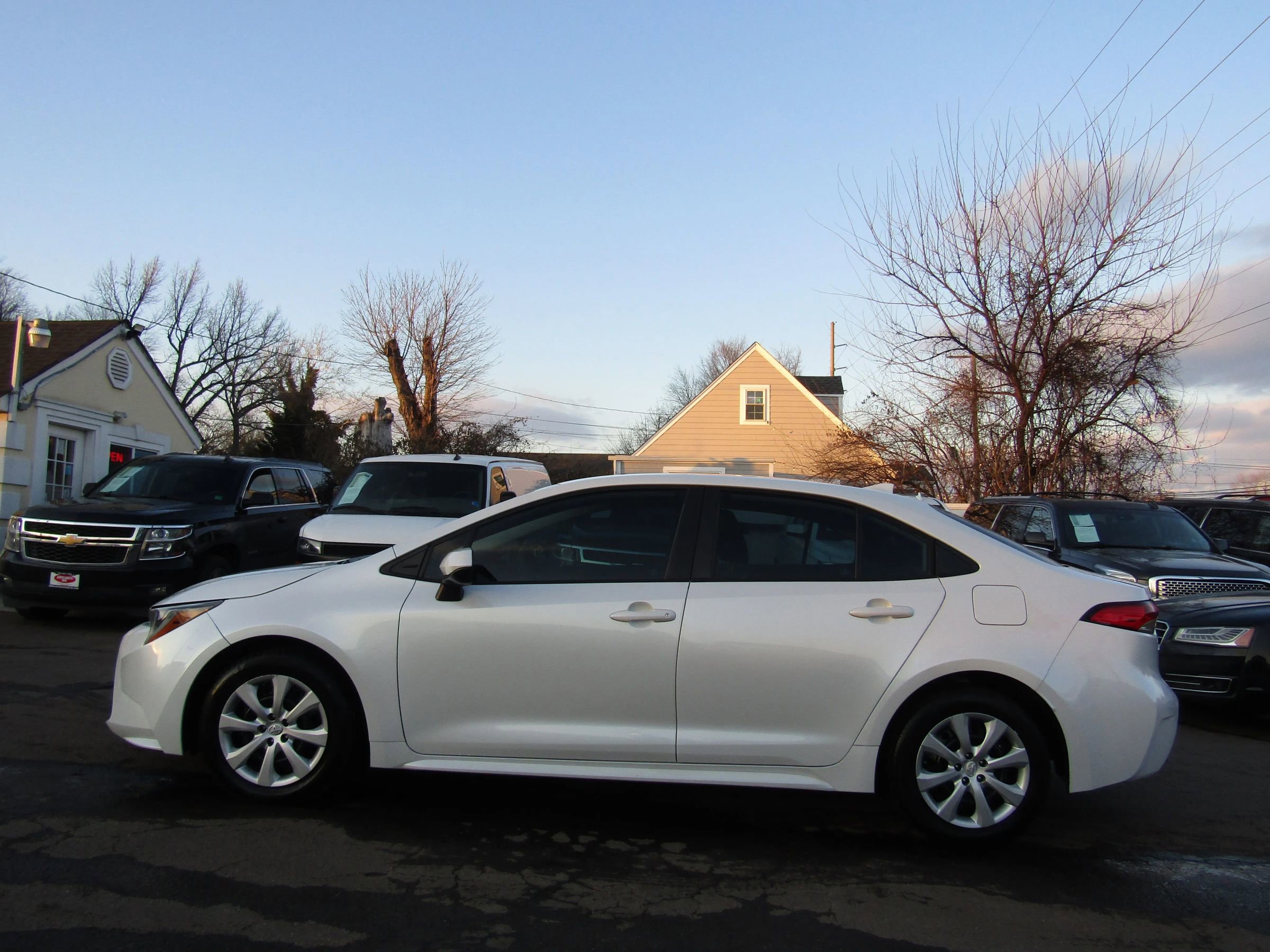 Used 2022 Toyota Corolla LE image 4