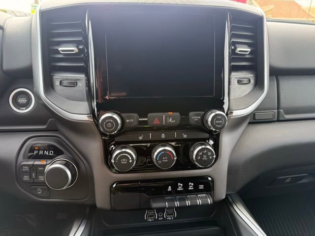 New 2026 RAM 1500 4x4 Crew Cab image 17