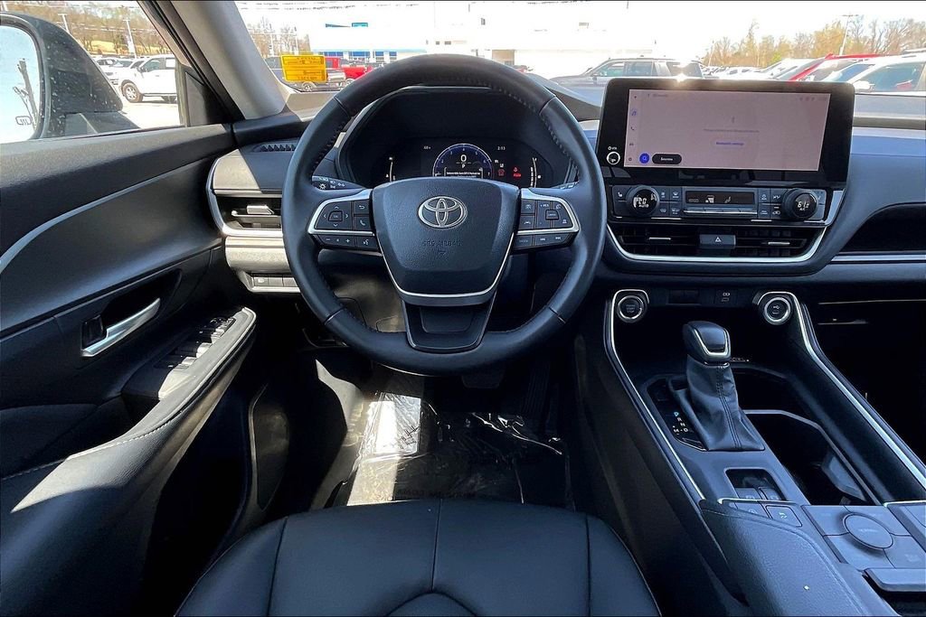 Used 2025 Toyota Grand Highlander AWD image 5