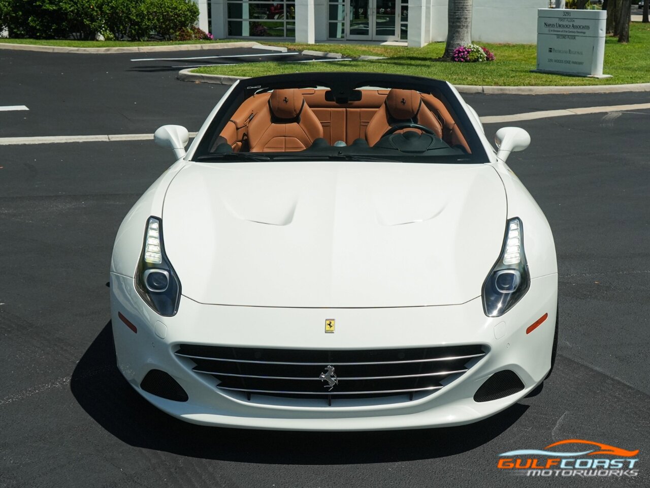 Used 2017 Ferrari California T RWD image 5