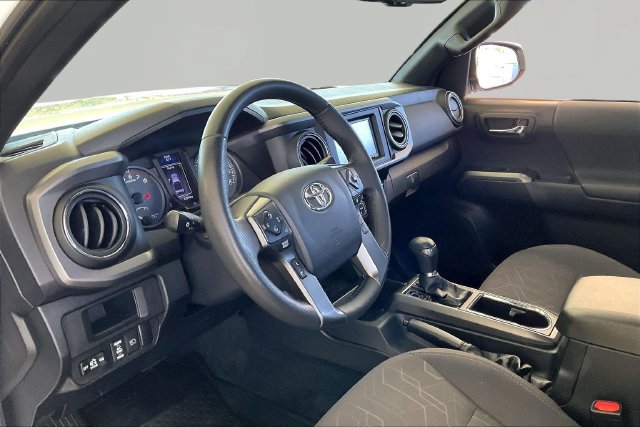 Used 2019 Toyota Tacoma TRD Off-Road w/ Technology Package AWD/4WD image 12
