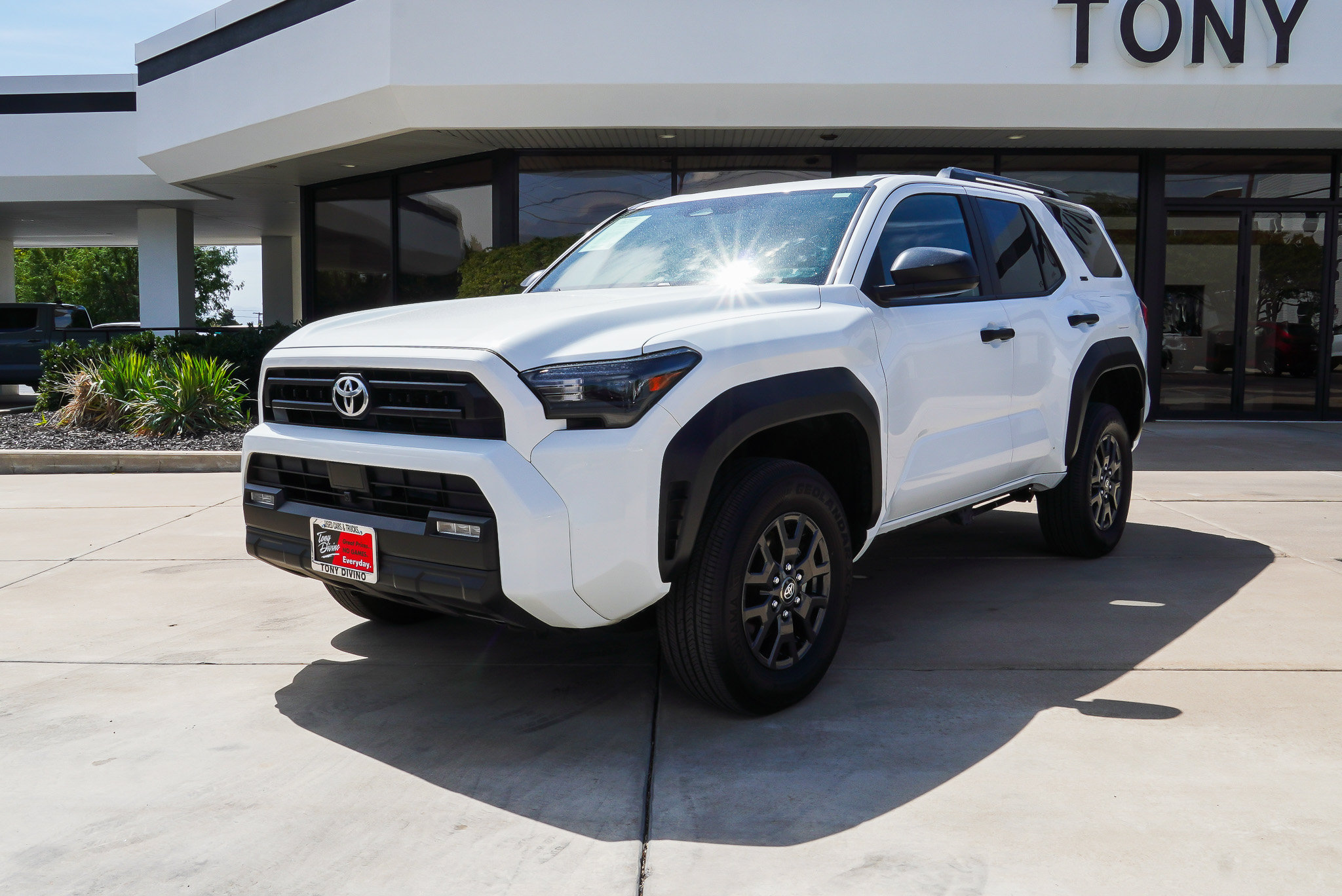Used 2025 Toyota 4Runner SR5 AWD/4WD image 4