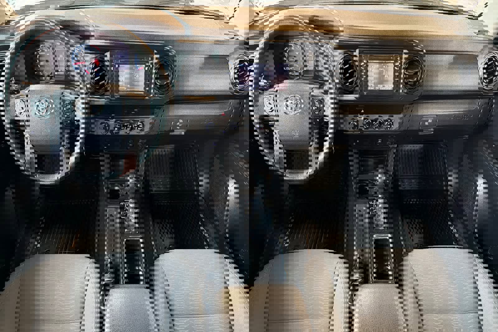 Used 2019 Toyota Tacoma SR w/ SR Convenience Package image 3