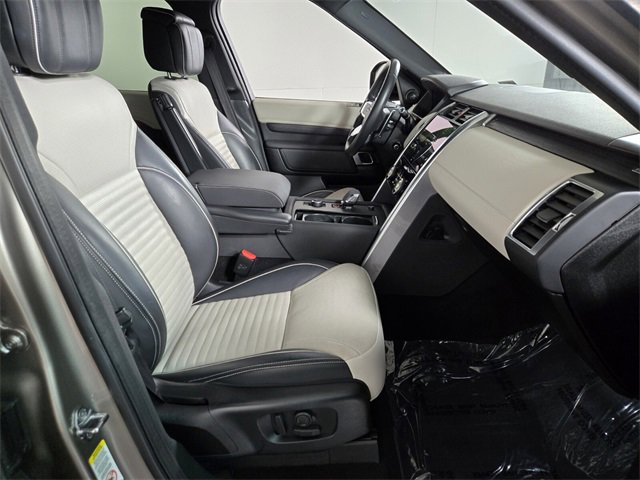 Used 2021 Land Rover Discovery S R-Dynamic image 23