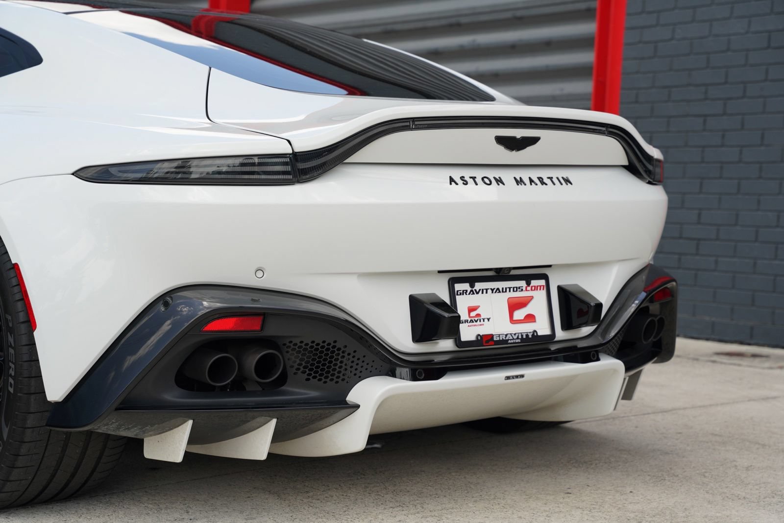 Used 2023 Aston Martin V8 Vantage Coupe RWD image 13