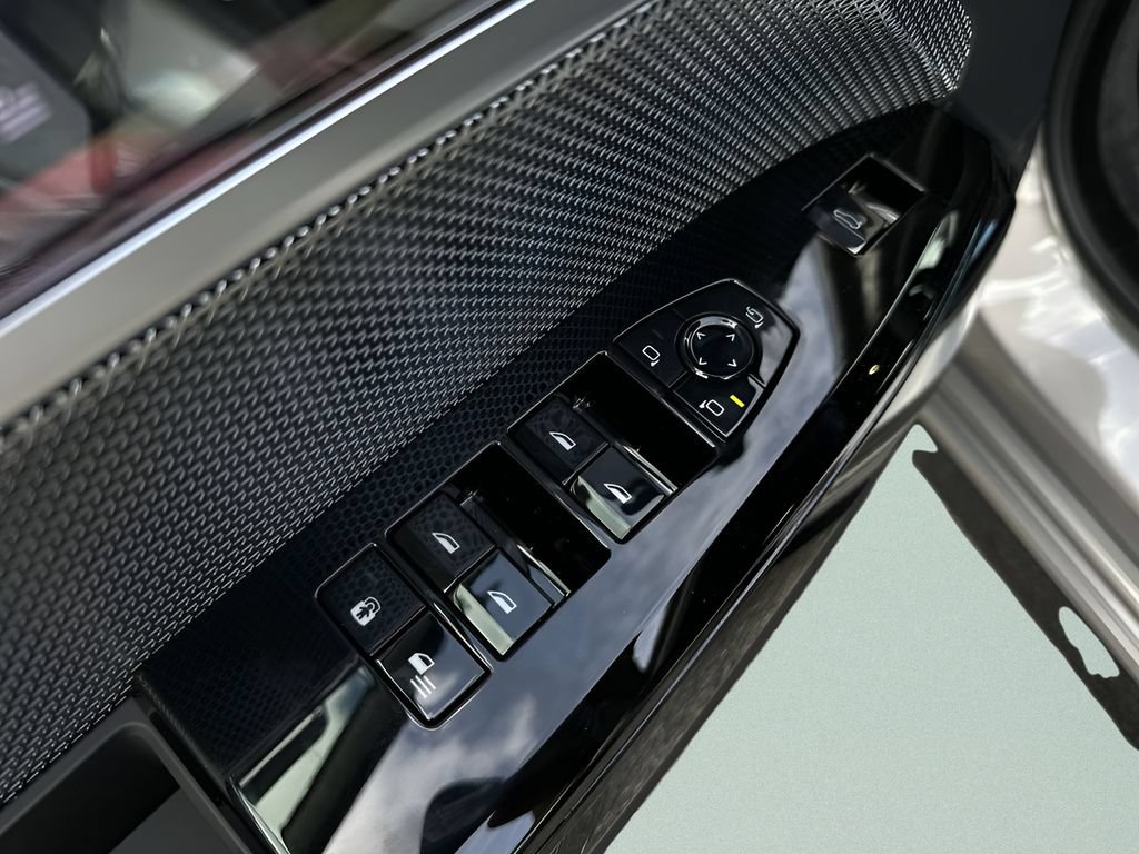Certified 2026 BMW 740i w/ Premium Package RWD image 17