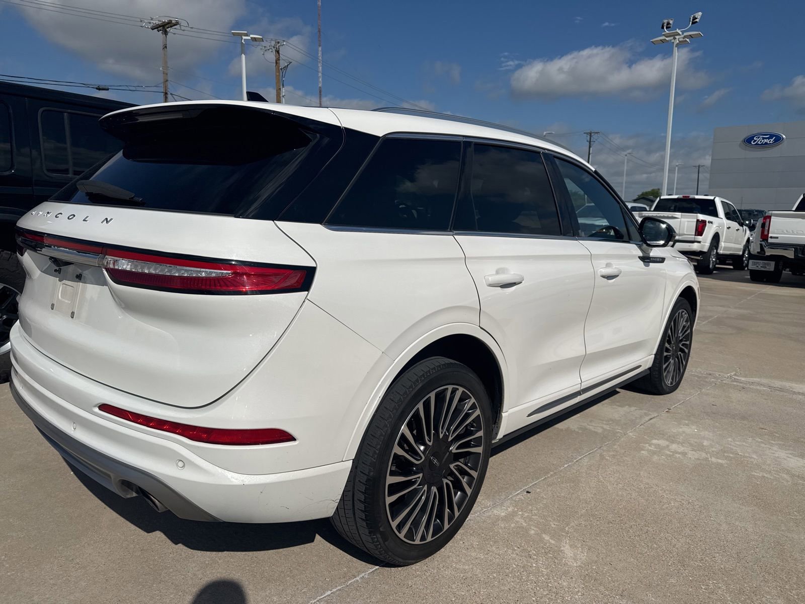 Used 2020 Lincoln Corsair Reserve w/ Appearance Package FWD image 3