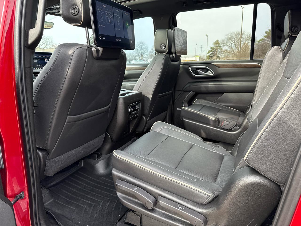 Used 2021 Chevrolet Suburban Premier w/ Premium Package image 27
