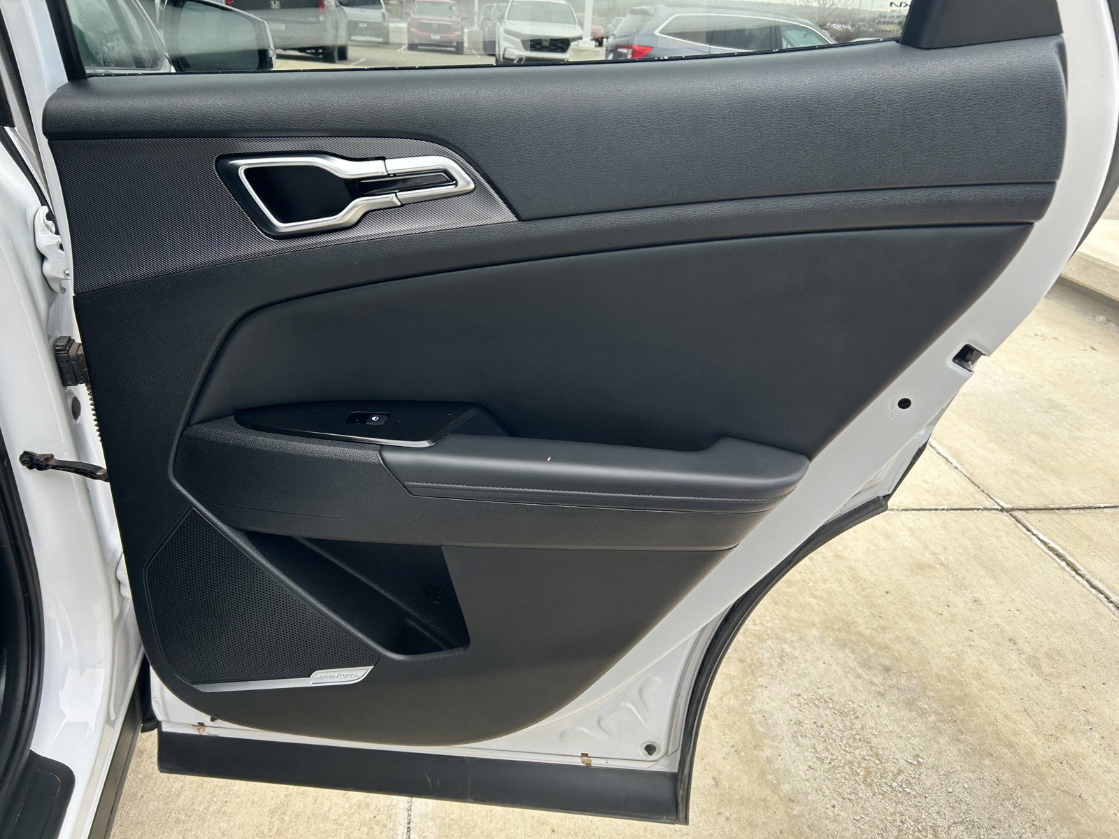 Used 2025 Kia Sportage SX image 16