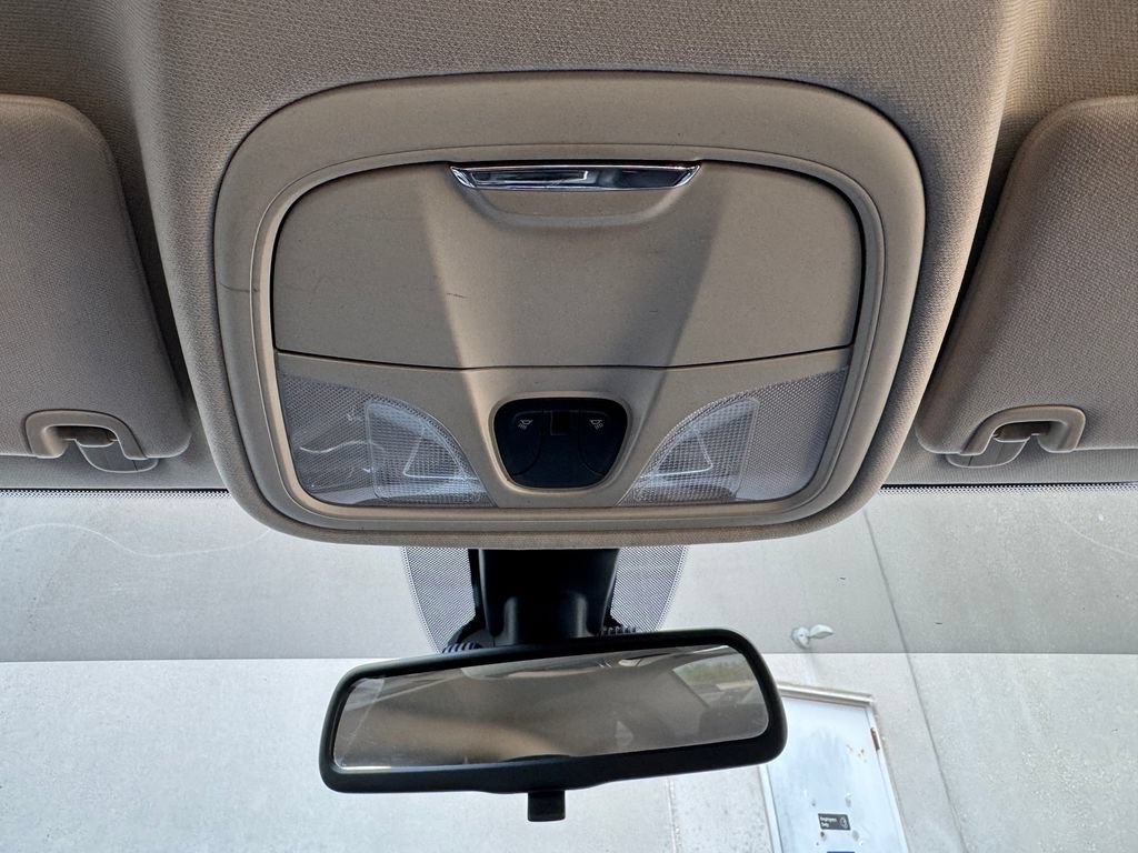 Used 2015 Chrysler 200 Limited FWD image 26