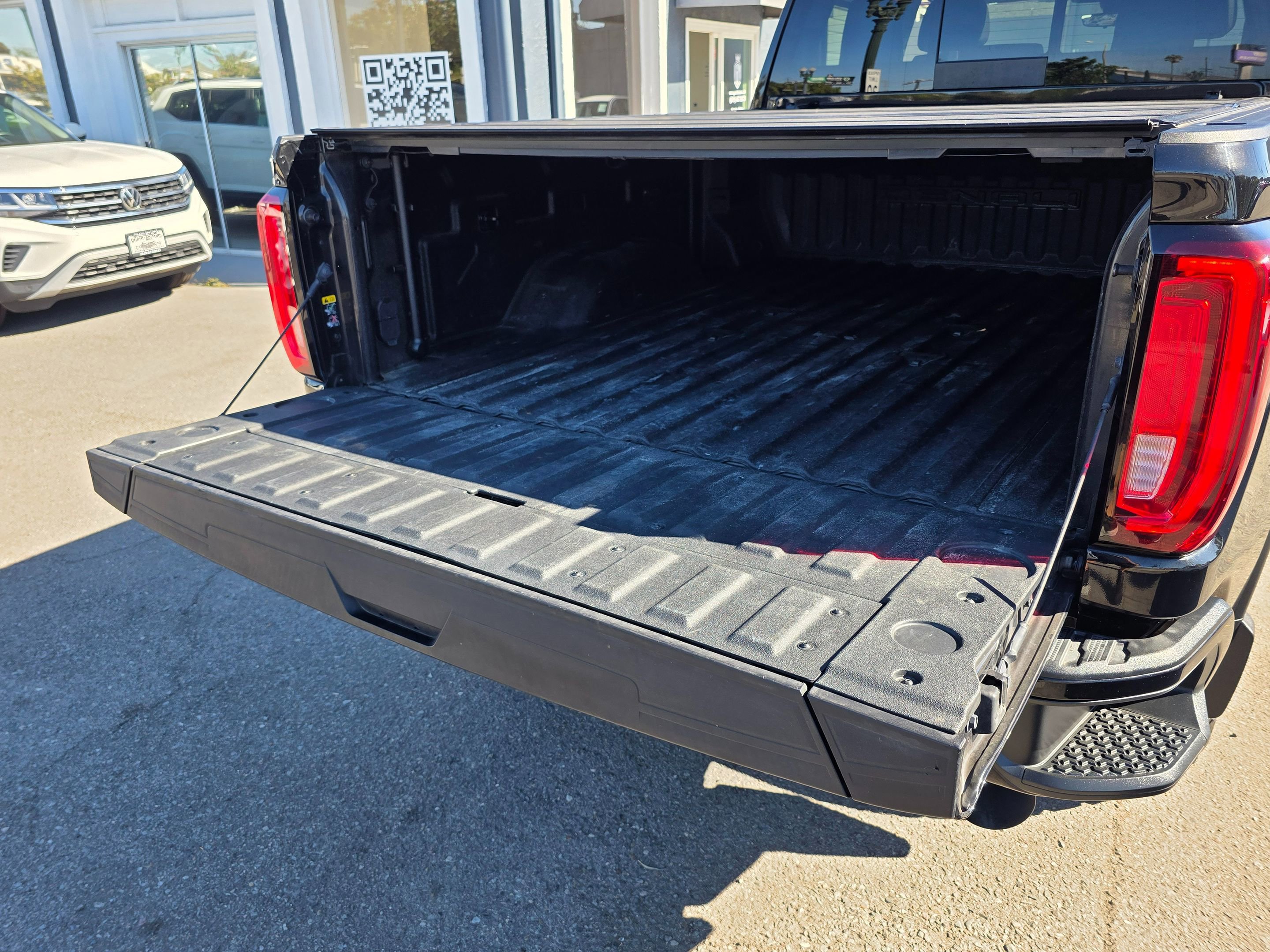 Used 2021 GMC Sierra 3500 Denali w/ Denali Black Diamond Edition AWD/4WD image 14