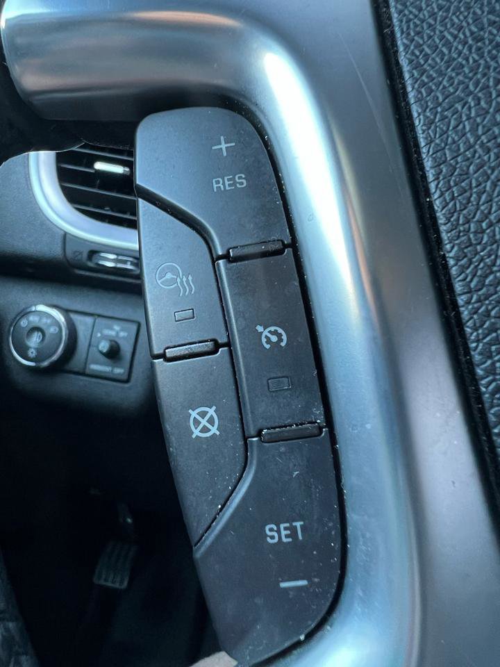 Used 2017 Chevrolet Traverse Premier FWD image 25