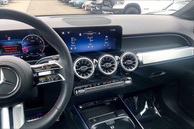 Used 2026 Mercedes-Benz GLB 250 4MATIC image 5