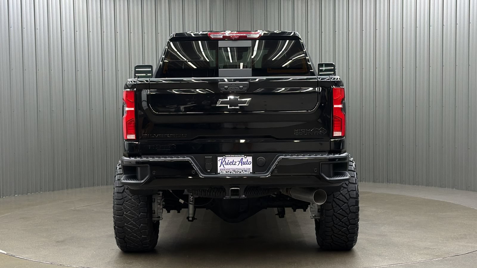 Used 2026 Chevrolet Silverado 2500 High Country w/ High Country Premium Package AWD/4WD image 4