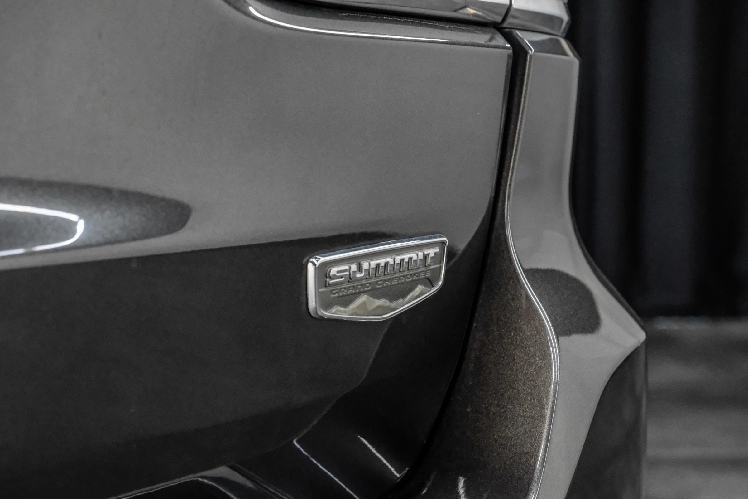 Used 2021 Jeep Grand Cherokee Summit AWD/4WD image 56
