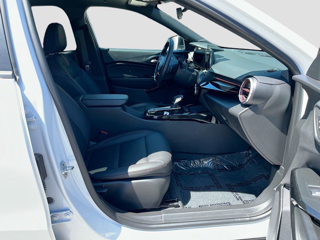 Used 2025 Chevrolet Trax RS w/ Sunroof Package image 28