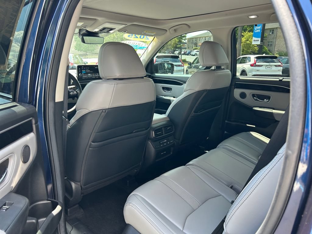 Certified 2025 Honda Pilot Touring image 33