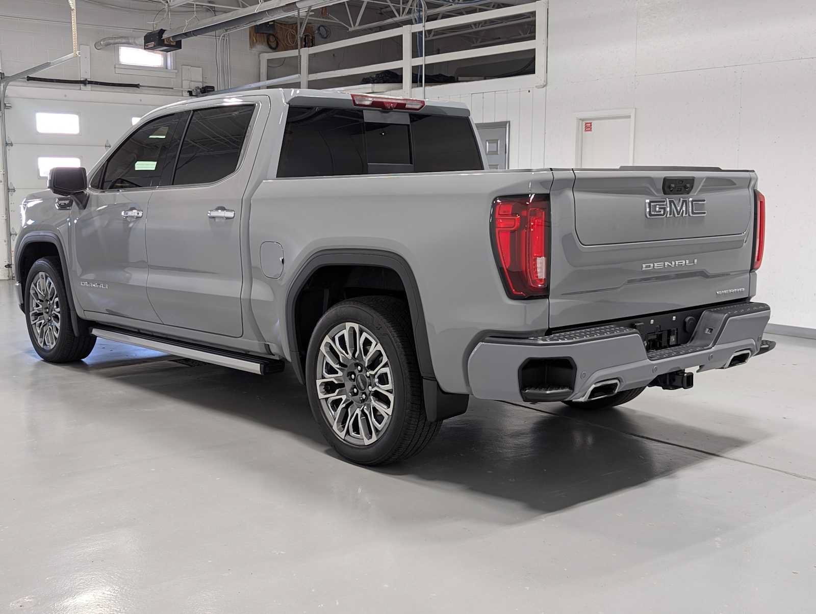 Certified 2025 GMC Sierra 1500 Denali Ultimate AWD/4WD image 11