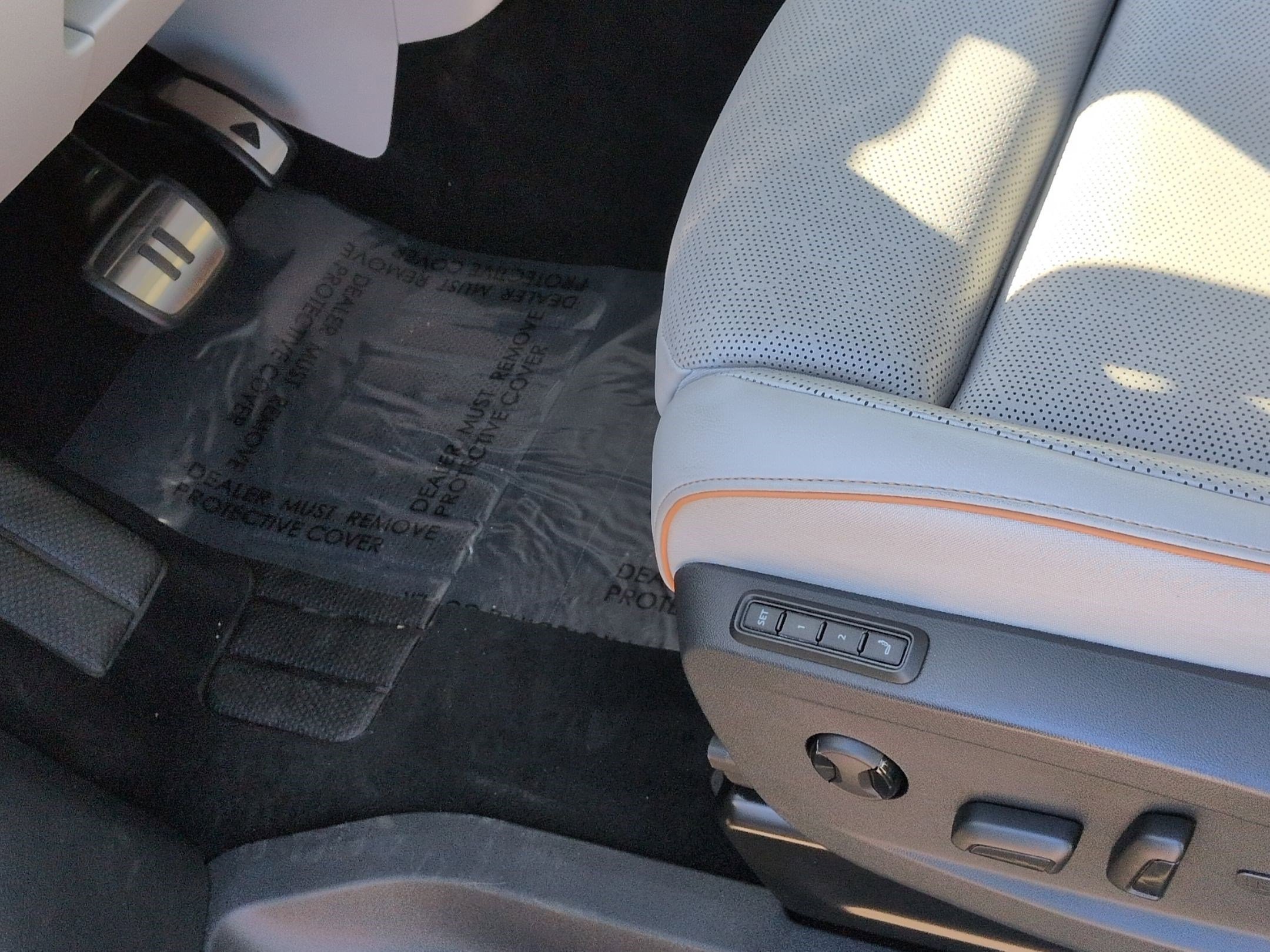 Used 2025 Volkswagen ID. Buzz 1st Edition image 17