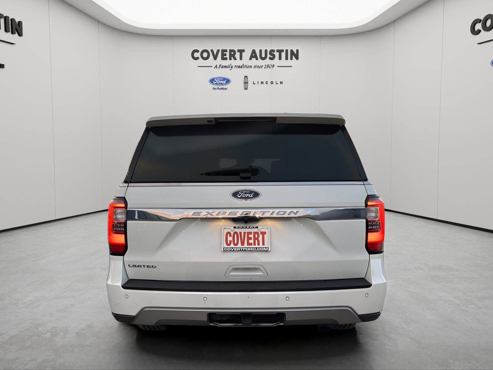 Certified 2020 Ford Expedition Limited w/ Equipment Group 301A image 4