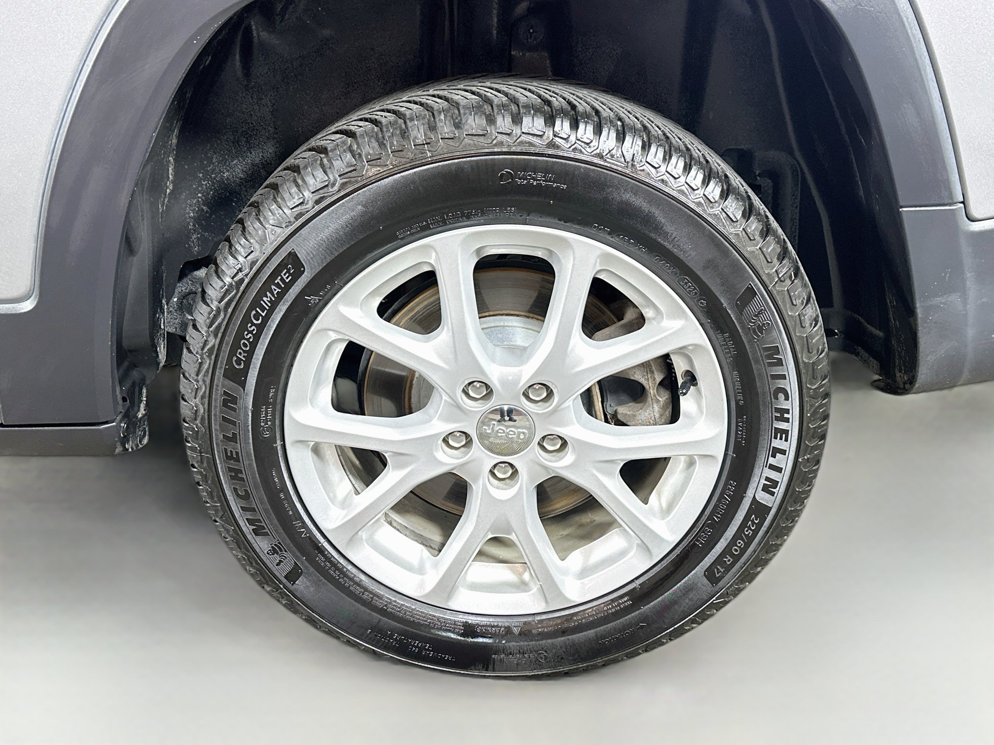 Used 2014 Jeep Cherokee Latitude w/ Cold Weather Group FWD image 28