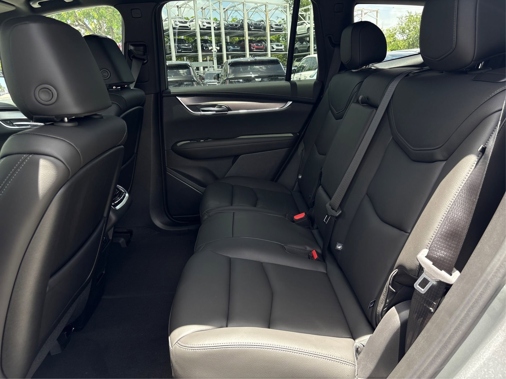 New 2025 Cadillac XT6 Luxury image 10