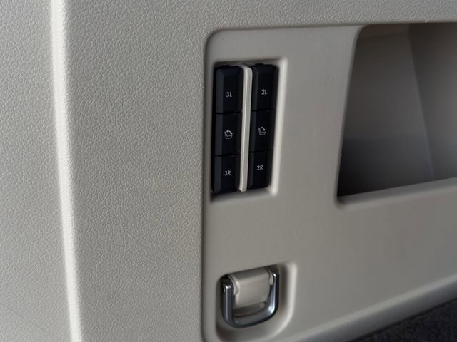 Used 2018 Lincoln Navigator Reserve w/ Technology Package image 32