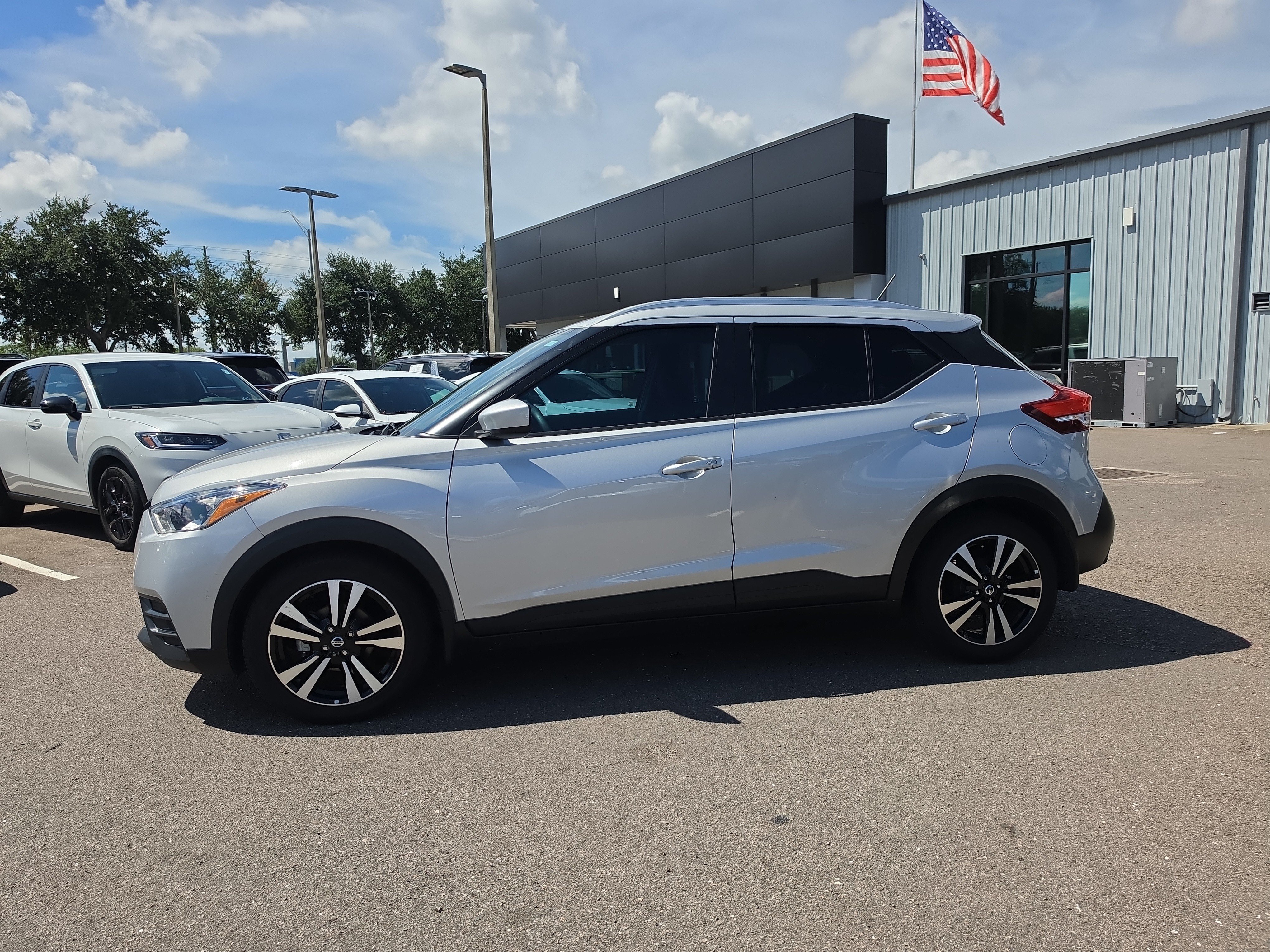 Used 2020 Nissan Kicks SV FWD image 5