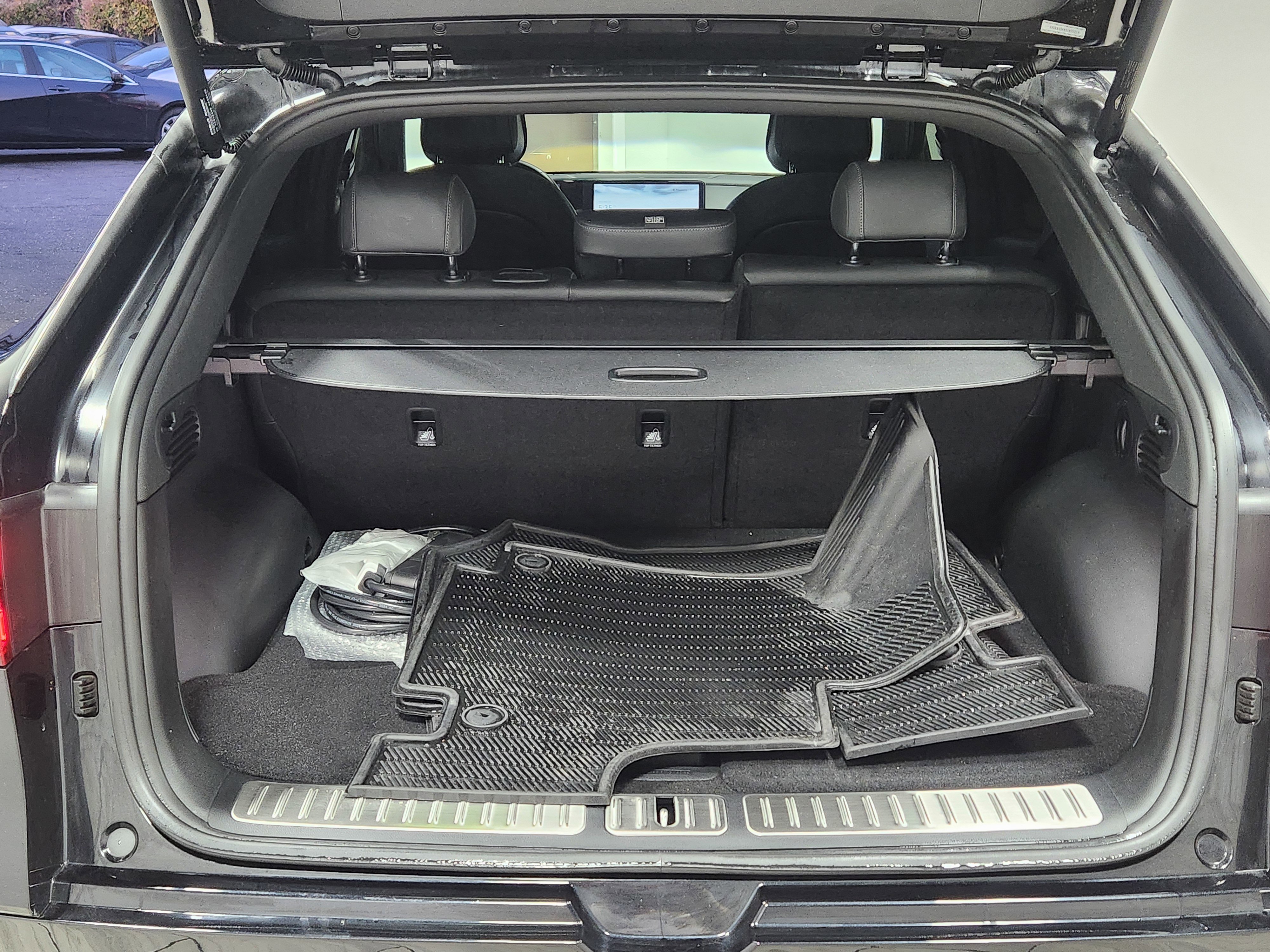 Used 2025 Genesis GV60 RWD image 13