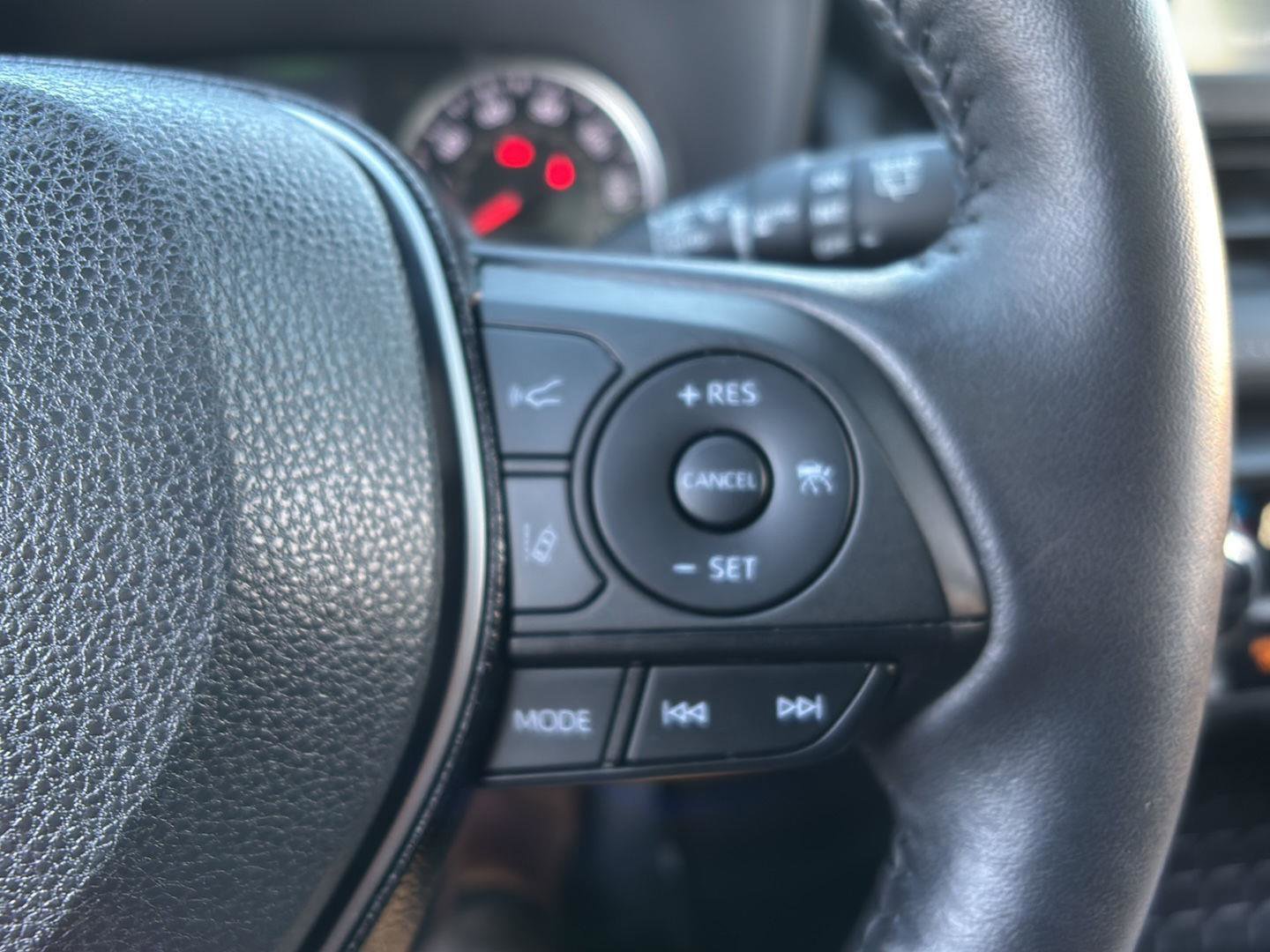 Used 2021 Toyota RAV4 XLE image 21