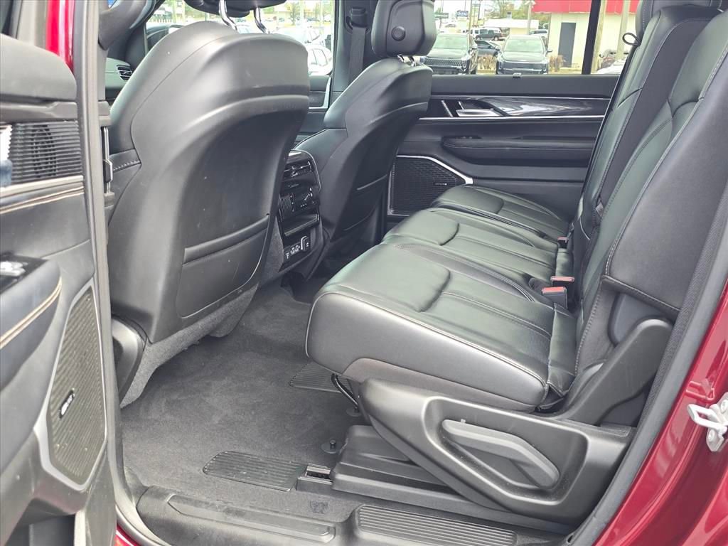 Used 2023 Jeep Wagoneer 4WD w/ Premium Group I image 10