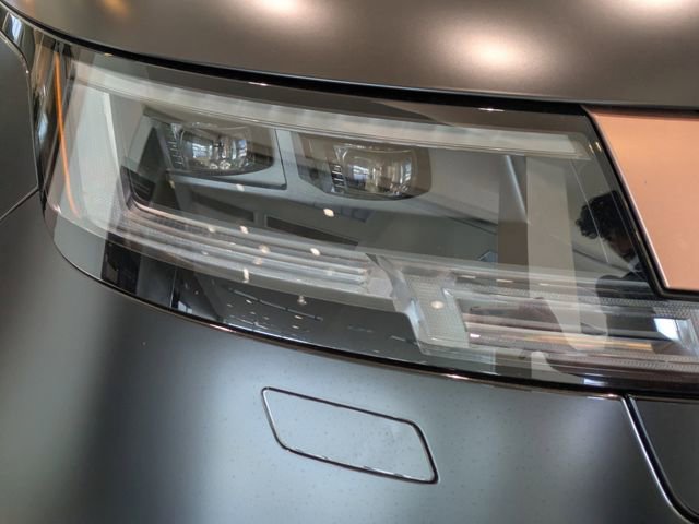 Used 2024 Land Rover Range Rover Long Wheelbase SE image 9