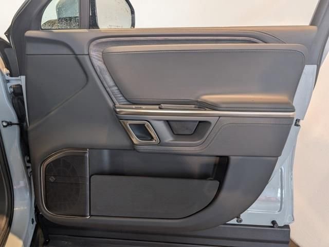 Used 2024 Rivian R1S Adventure image 30