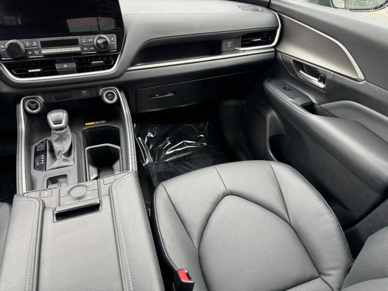 Certified 2024 Toyota Grand Highlander AWD image 15