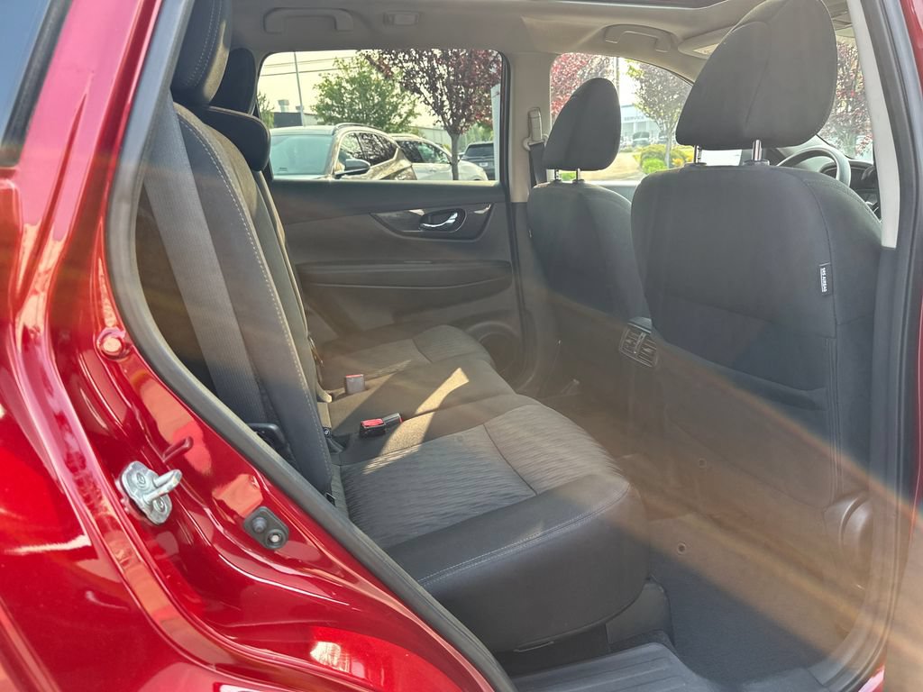 Used 2018 Nissan Rogue SV AWD/4WD image 15