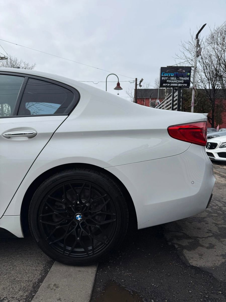 Used 2017 BMW 540i xDrive image 9