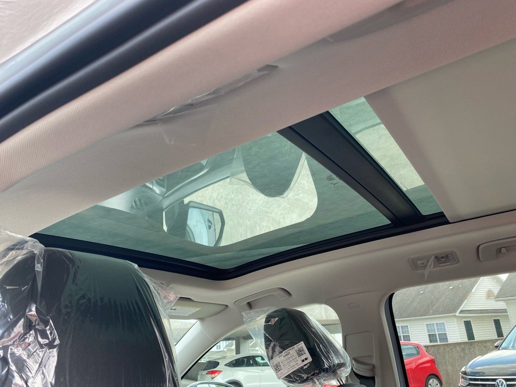 New 2025 Volkswagen Taos SE image 11