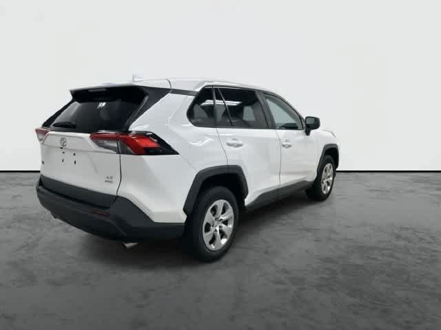 Used 2022 Toyota RAV4 LE AWD/4WD image 3