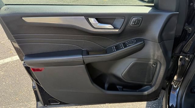 Used 2021 Ford Escape Titanium image 15