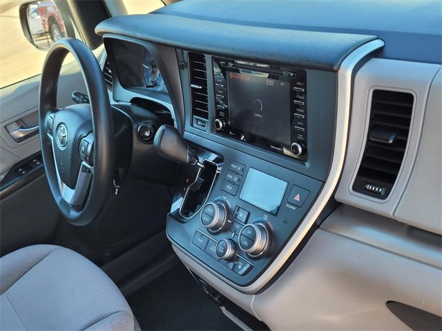 Used 2020 Toyota Sienna LE w/ LE Preferred Package image 11