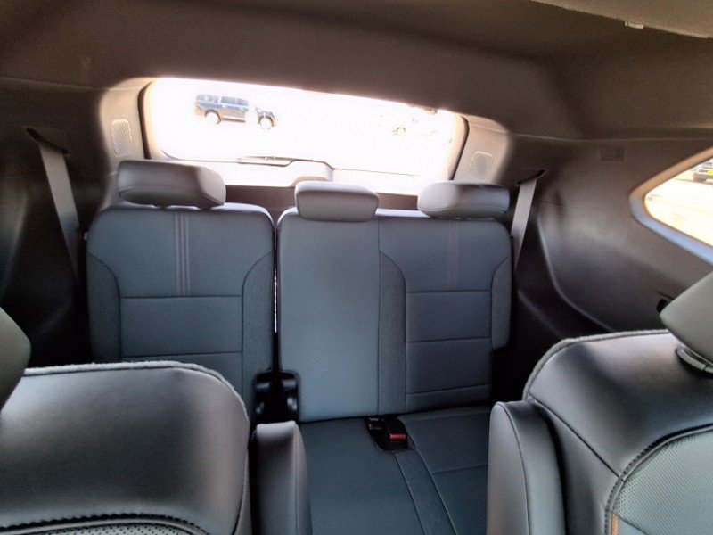 New 2026 GMC Acadia AT4 w/ Luxury Package AWD/4WD image 17