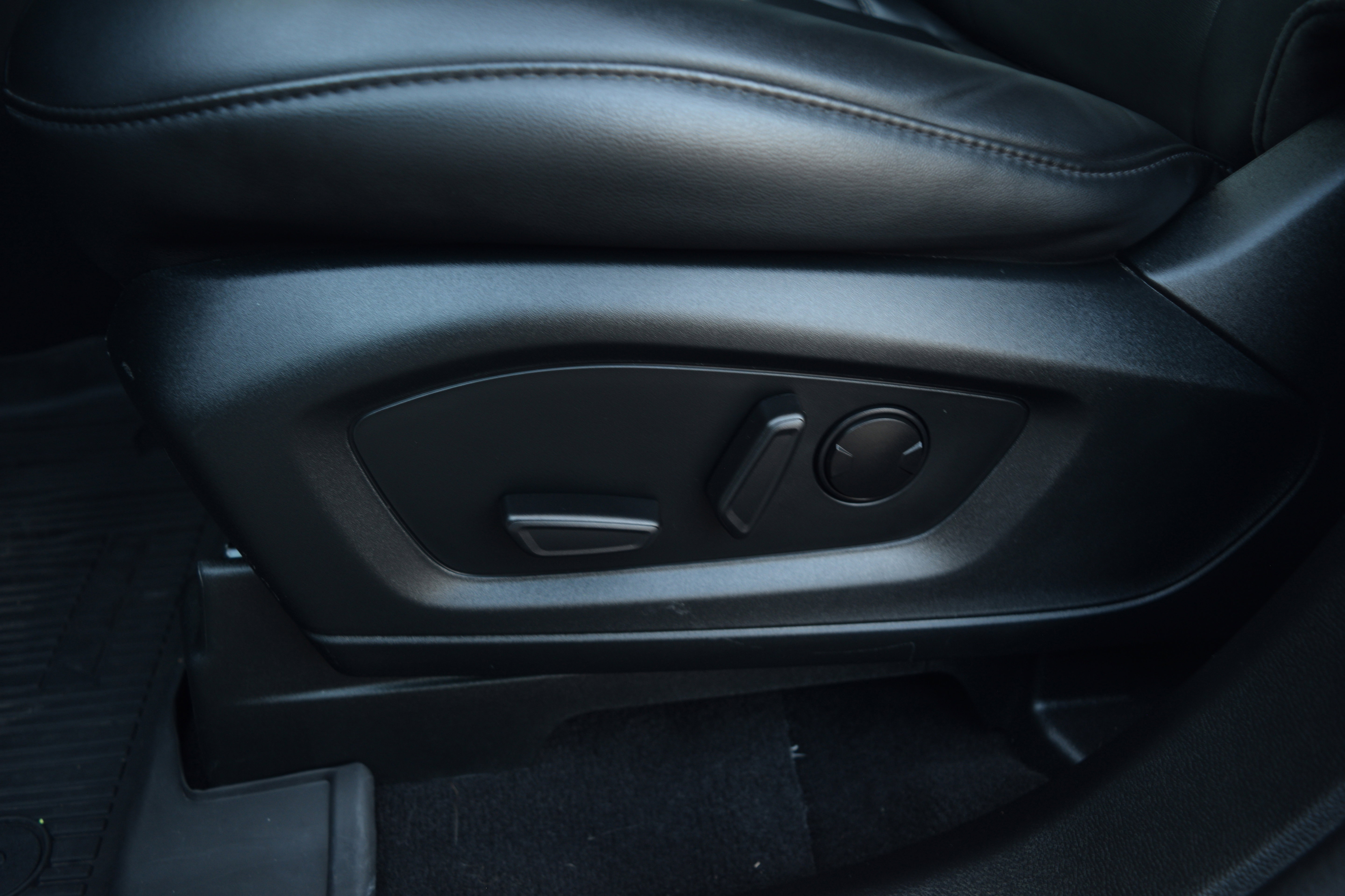 Used 2023 Ford Explorer XLT w/ Equipment Group 202A image 20