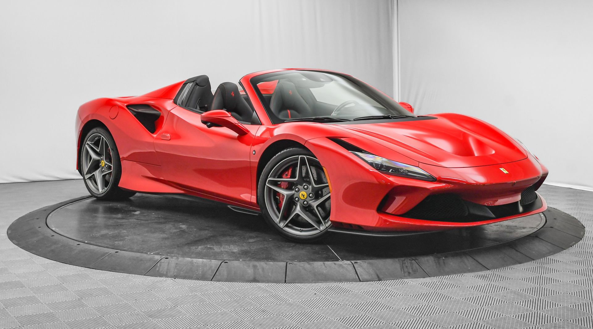 Used 2021 Ferrari F8 Tributo image 2